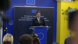 Lajçaku sot mbyll vizitën në Kosovë, dialogu e të pagjeturit në fokus të vizitës treditore
