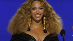 Beyonce pothuajse tërësisht e zhveshur në kopertinën e albumit “Renaissance”
