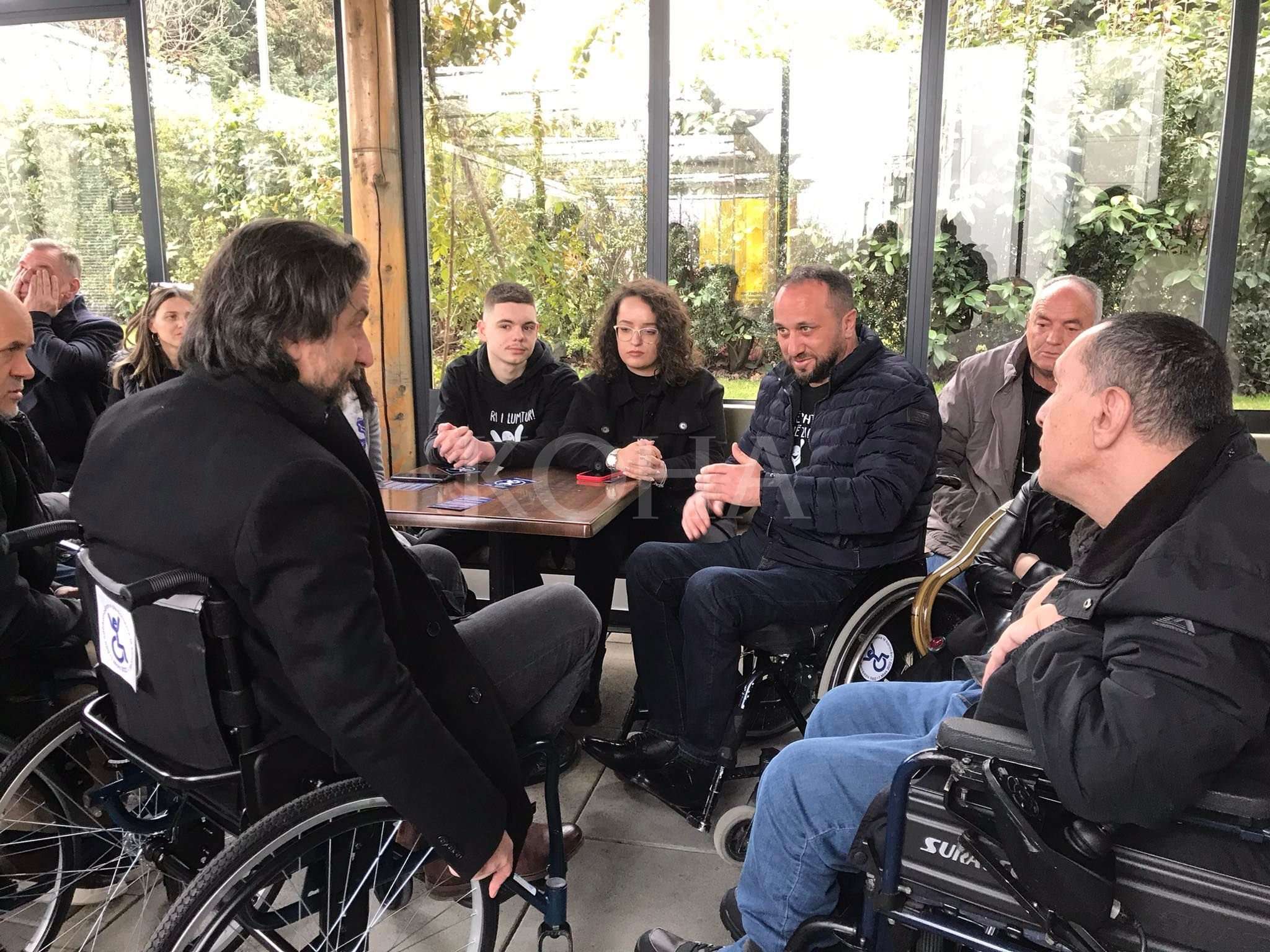 Kërkohet mundësimi i qasjes në ndërtesat e institucioneve për personat me aftësi të kufizuara