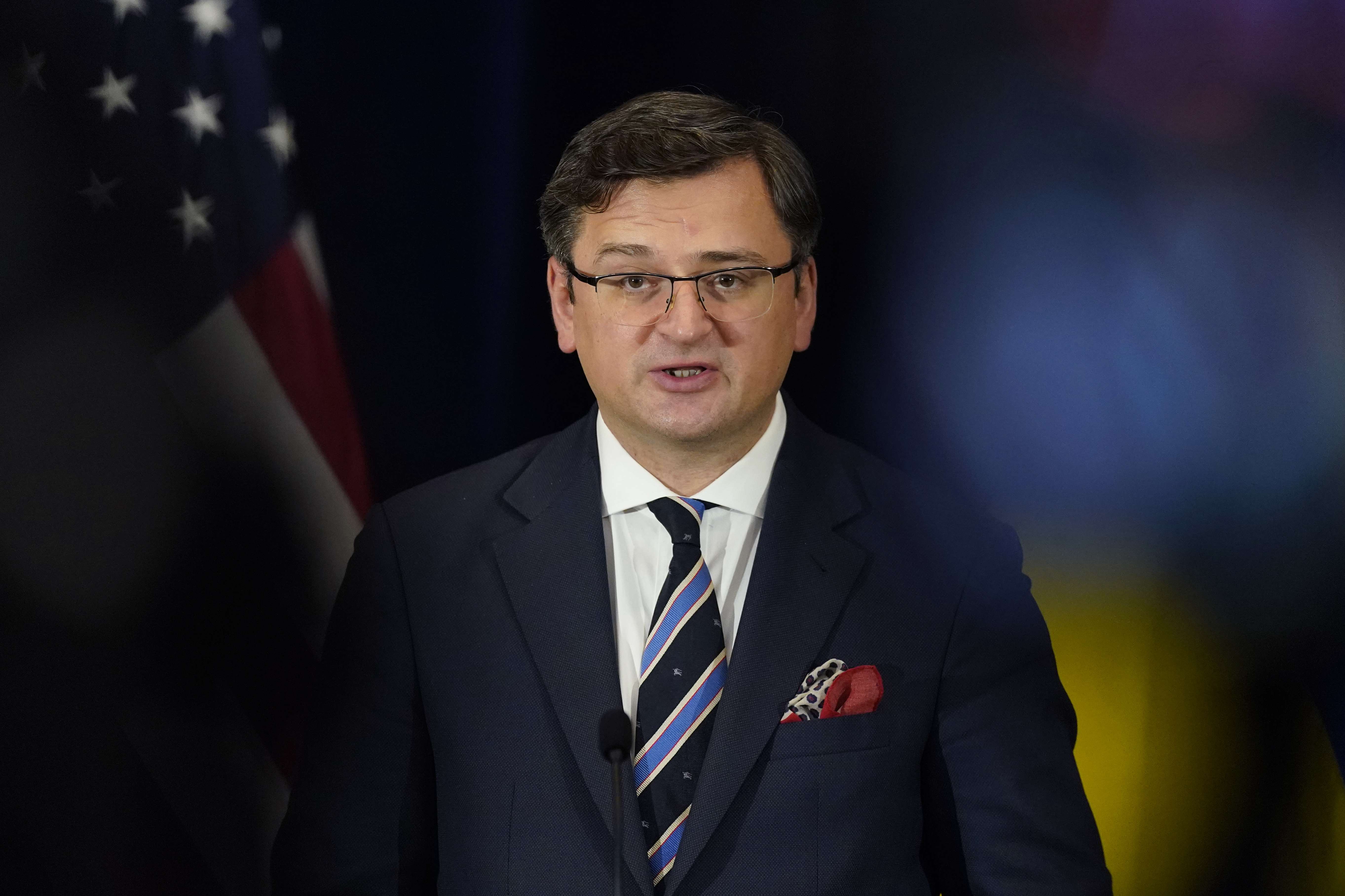 Ministri i Jashtëm ukrainas i kërkon SHBA-së dërgesa shtesë të armëve