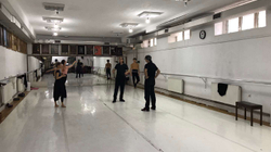 Baleti nën presion për anulimin e shfaqjes me koreografin ruso-amerikan