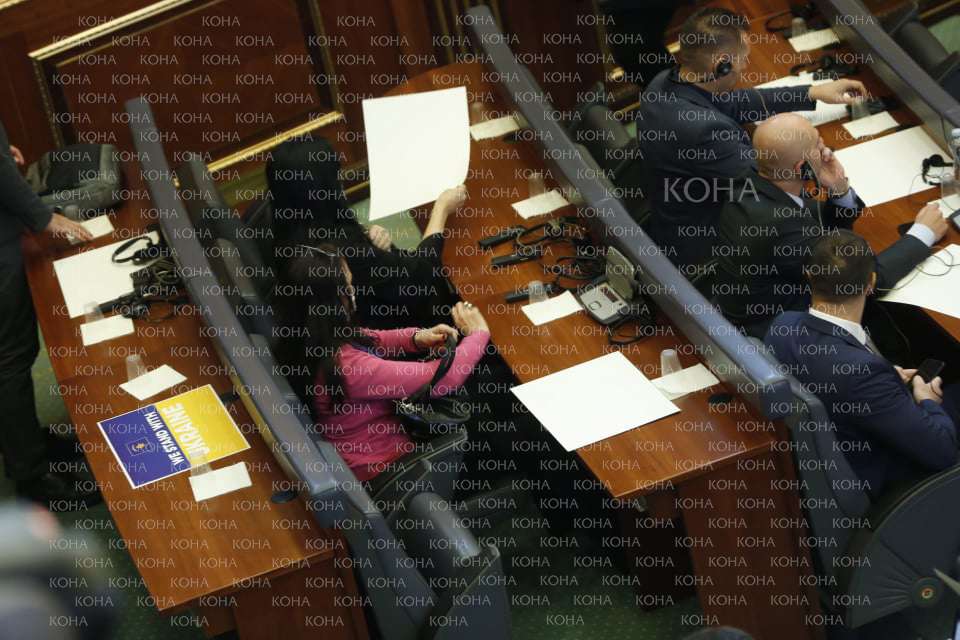 Lista Serbe bojkoton të enjten Kuvendin për të shkuar në mbledhjen e Vuçiqit në Beograd