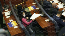 Lista Serbe kthen mbrapsht flamurin e Ukrainës në Kuvend
