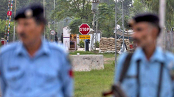 30 të vdekur nga shpërthimi në një xhami në Pakistan