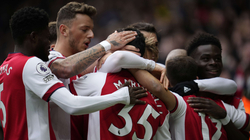 Arsenali fiton dhe i afrohet zonës së Championsit