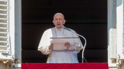 Papa Françesku bën thirrje për hapa konkretë për t’i dhënë fund luftës në Ukrainë
