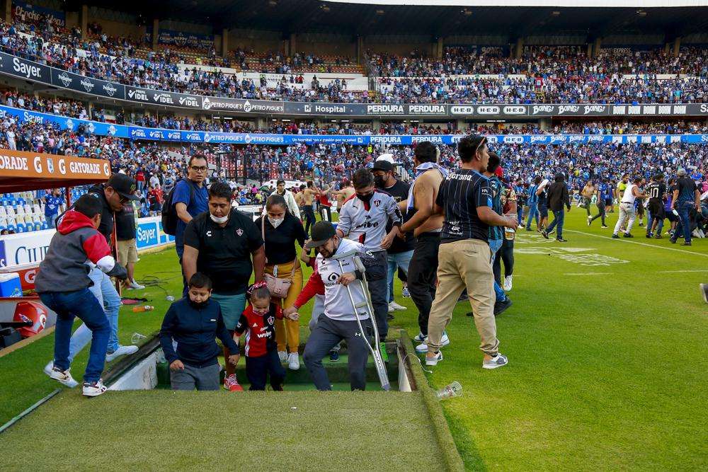 Së paku 22 të lënduar pas dhunës së tifozëve në një ndeshje futbolli në Meksikë