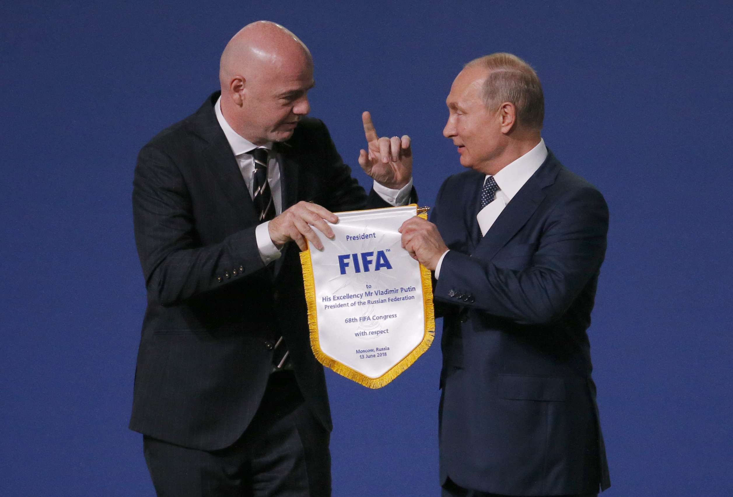 FIFA thotë se lojtarët e huaj mund të largohen nga Rusia
