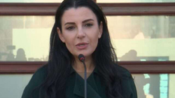 Ministrja e Shqipërisë: Kurseni naftën, mos e përdorni veturën për të blerë cigare