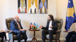 Ambasadori amerikan takohet me Ramën, diskutojnë për transformimin e Prishtinës