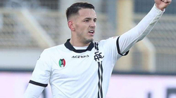 Manaj humb penallti, Spezia mposht Udinesen