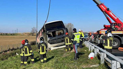 Autobusi me 50 shtetas ukrainas aksidentohet në Itali, një i vdekur