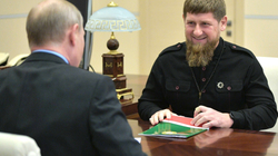 Aleati i Putinit, Kadyrovi, thotë së po i dërgon 3 djemtë e tij të mitur në frontin e luftës në Ukrainë