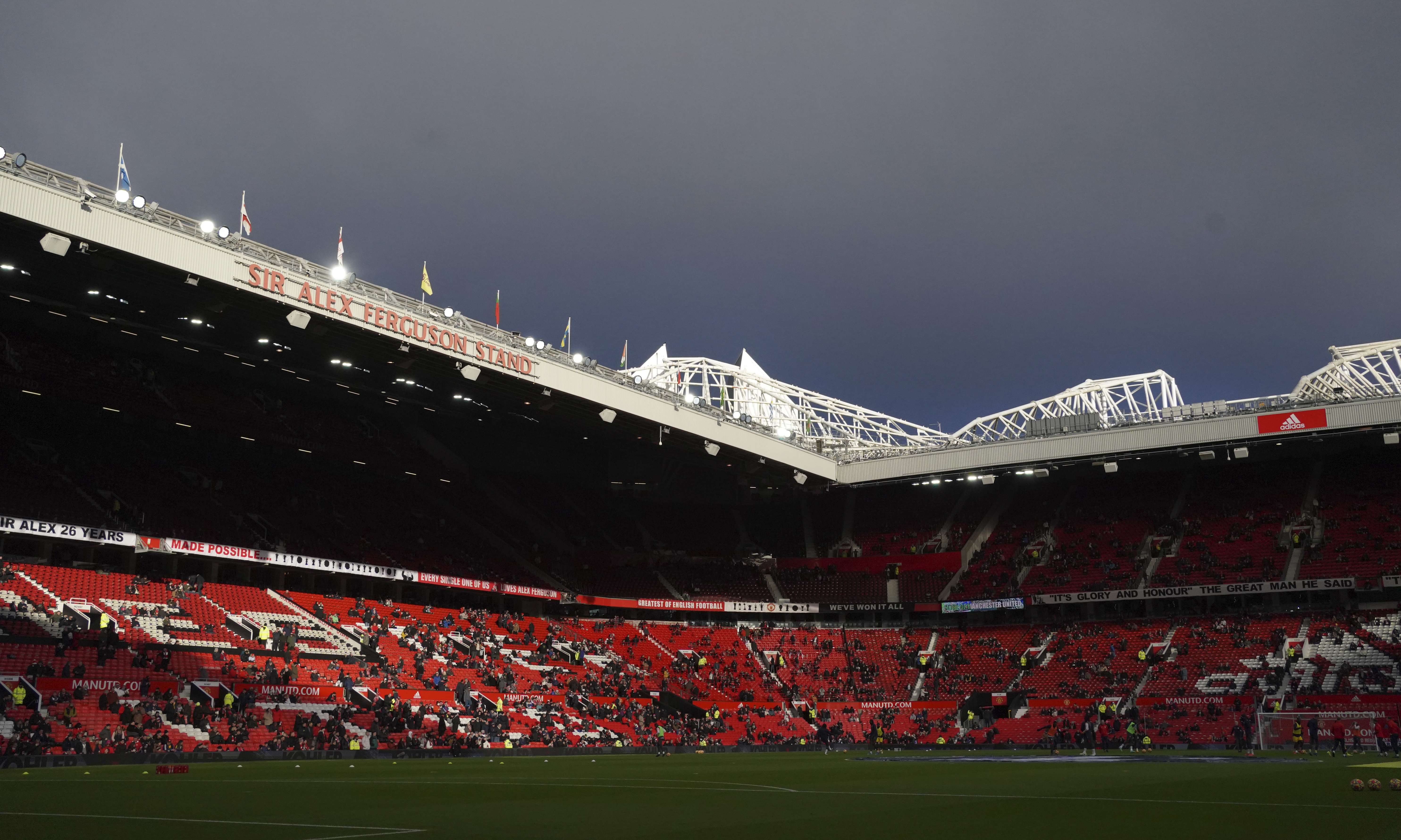 Manchester Unitedi mund ta rrënojë “Old Traffordin” për të ndërtuar një stadium të ri