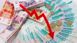 Eksperti shqiptar i financave paralajmëron falimentimin e Rusisë në mesnatë
