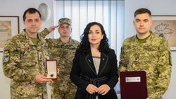 Kosova nderon ushtarët ukrainas të KFOR-it
