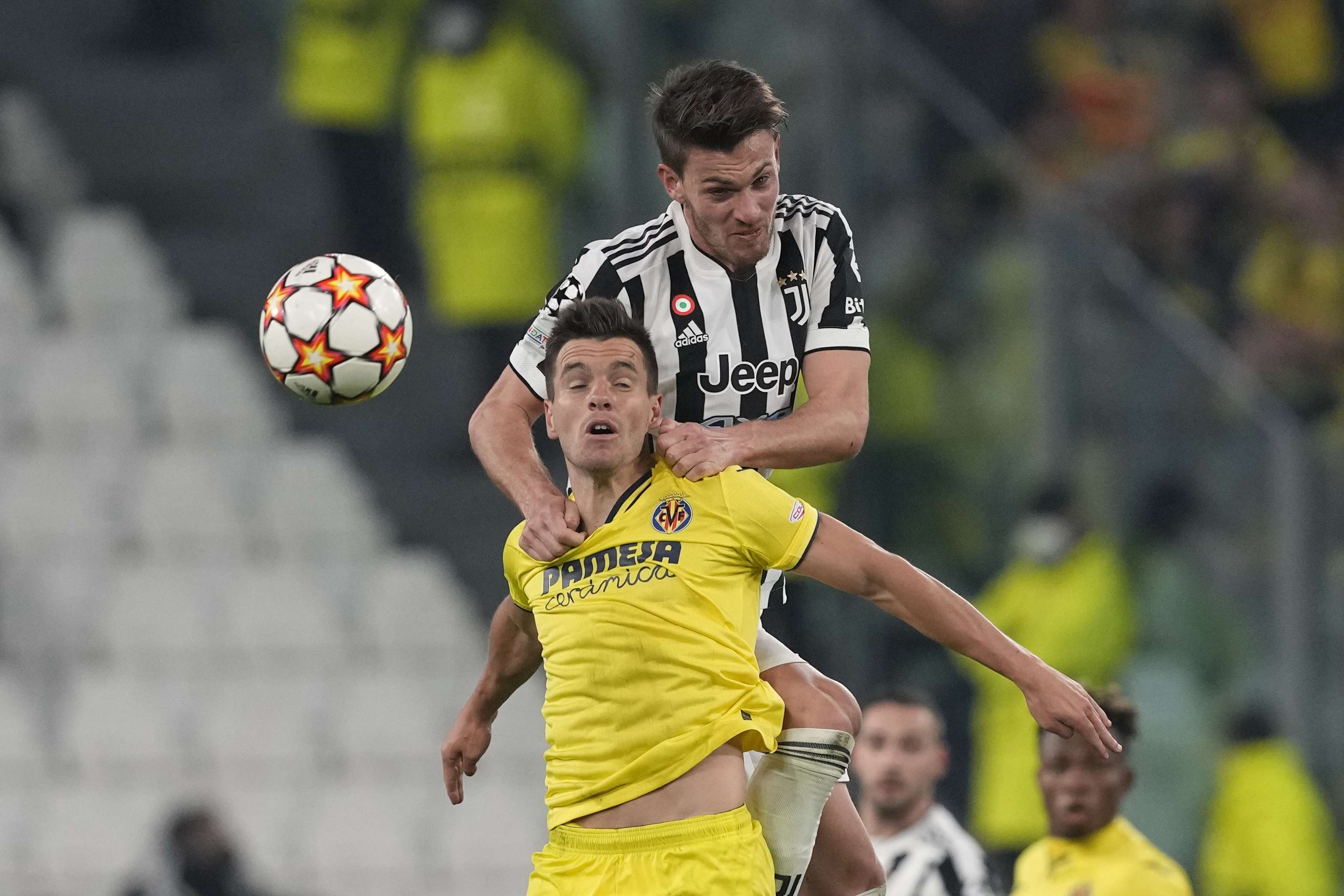 Villarreali shënon nga penalltia dhe kalon në avantazh