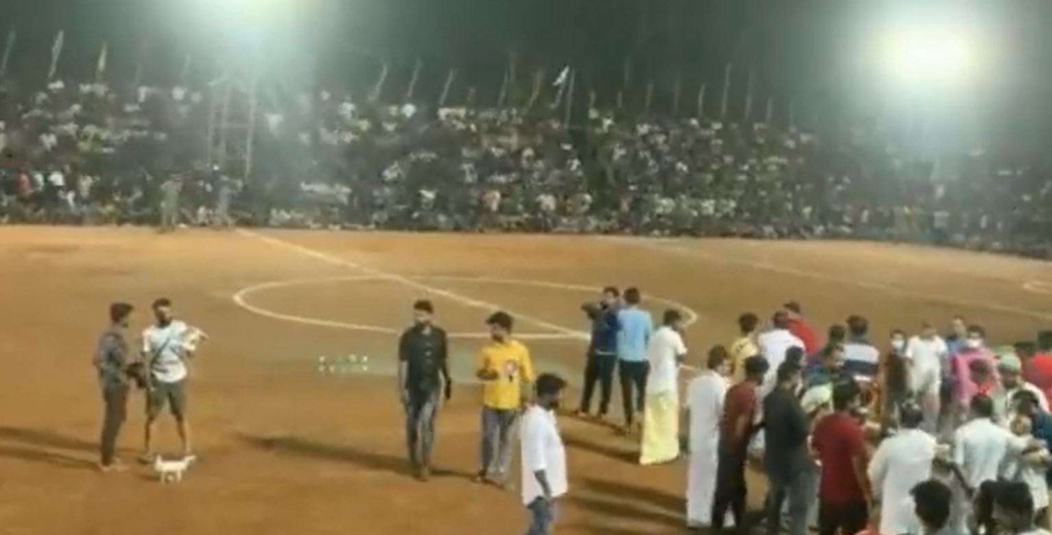 Shkatërrohet tribuna, më shumë se 200 të lënduar në Indi