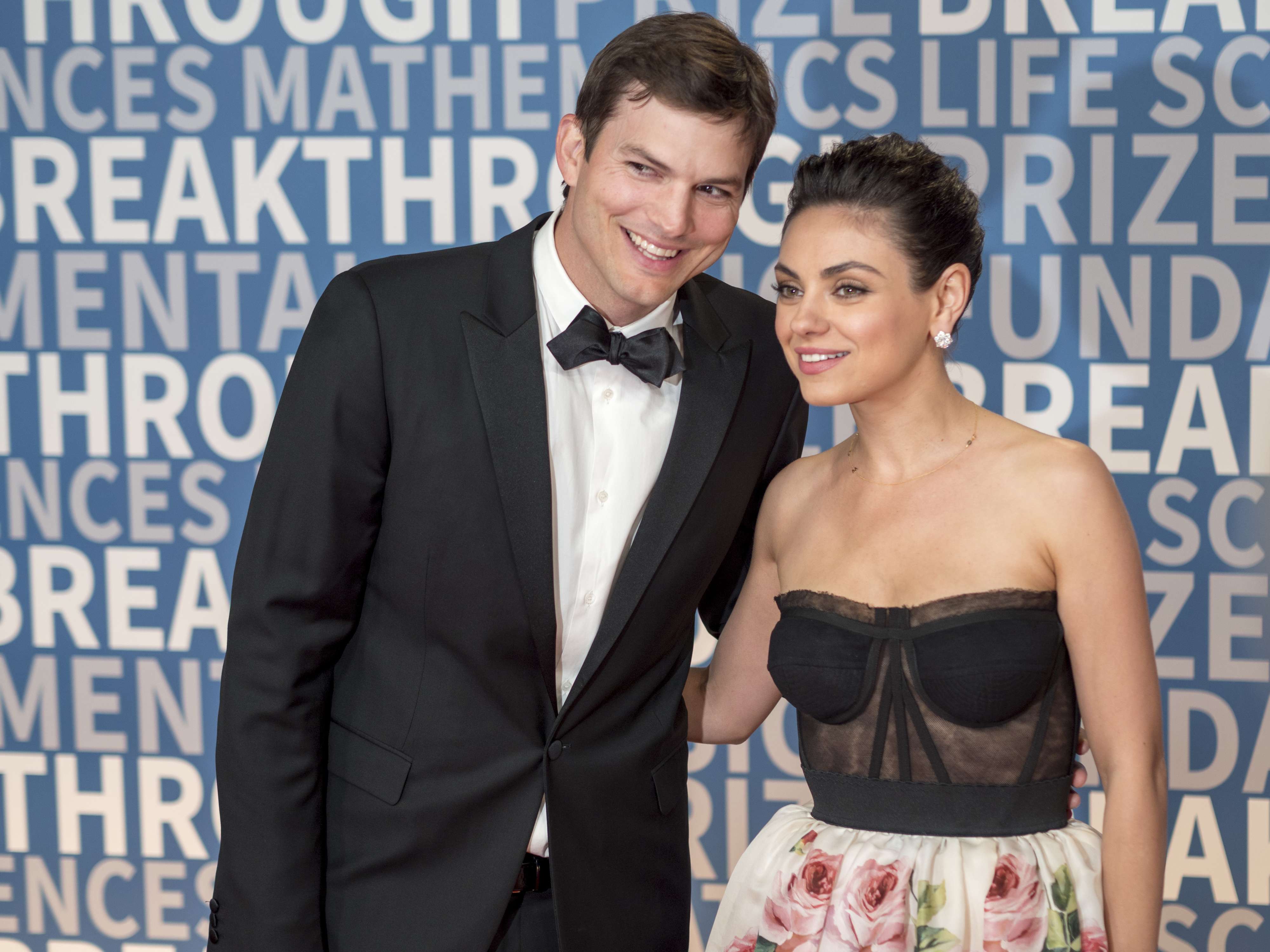 Kunis dhe Kutcher i mblodhën 30 milionë dollarë donacione për refugjatët e Ukrainës