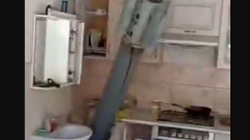 Raketa ruse përfundon në një kuzhinë në Kharkiv