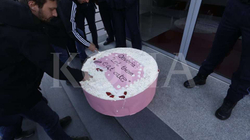 PSD-ja i çon “tortë” Qeverisë Kurti për njëvjetor