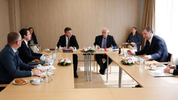 Lajçak: Kurti dhe Vuçiqi do të takohen kur të pajtohen për diçka