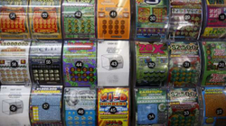 “Tiketa e mikut” që ia fitoi amerikanit gjysmë milioni dollarë në lotari
