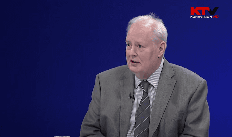 Ambasadori britanik për ndryshime klimatike sheh potencial për energji solare dhe me erë në Kosovë