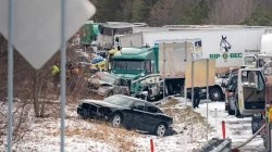 Tre të vdekur nga përplasja e dhjetëra veturave si pasojë e borës në SHBA