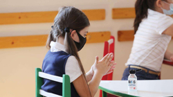 Hiqen maskat në shkollat fillore të Maqedonisë së Veriut