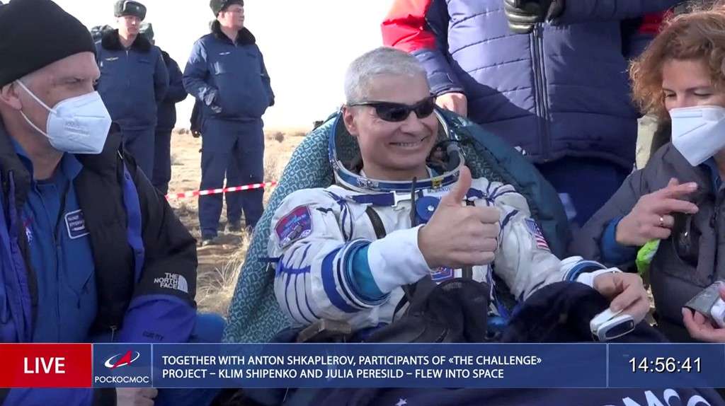 Kozmonautët rusë arrijnë në Tokë bashkë me astronautin amerikan