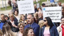 Punëtorët e sektorit privat kërkojnë nga Qeveria t’i hapë sytë ndaj kërkesave të tyre