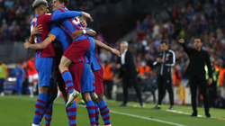 Barça interesohet për tre futbollistë në Premier League