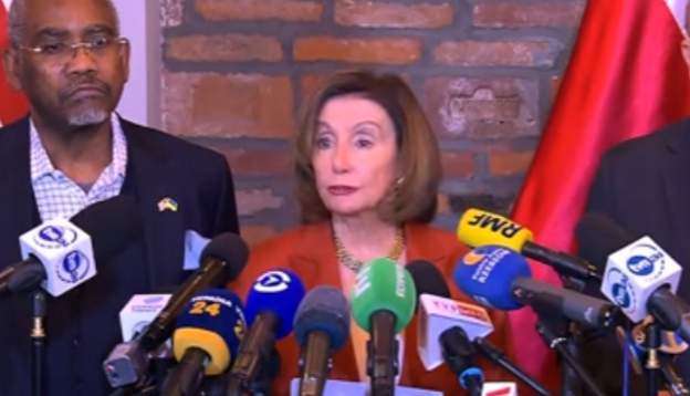 Pelosi dhe Zelensky flasin për ndihmën humanitare për Ukrainën