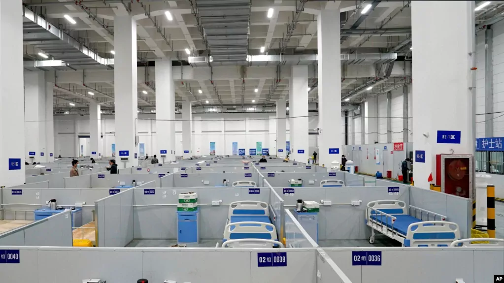 Pekini bën gati 1.000 shtretër shtesë për të prekurit me COVID-19