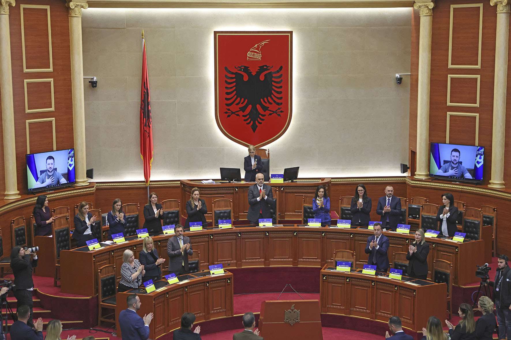 Volodymyr Zelensky, Ukraina, Shqiperia