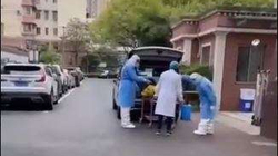 Shangai: E shpallën të vdekur dhe e futën në qese, por del se ishte gjallë