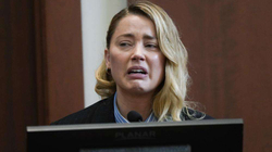Amber Heard e akuzon Deppin për dhunë fizike në dëshminë e parë para gjykatës