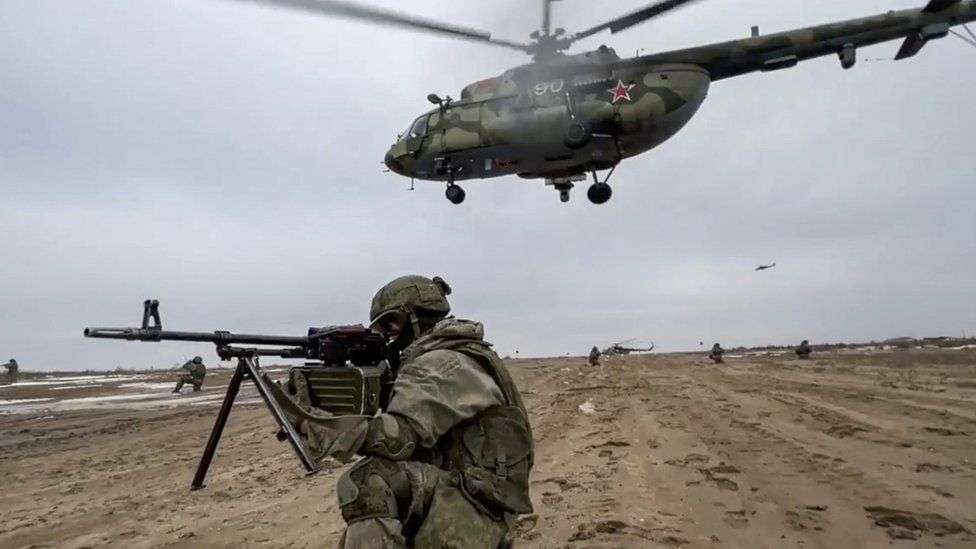 Ukraina “nuk mund ta përjashtojë” hyrjen e trupave bjelloruse në luftë