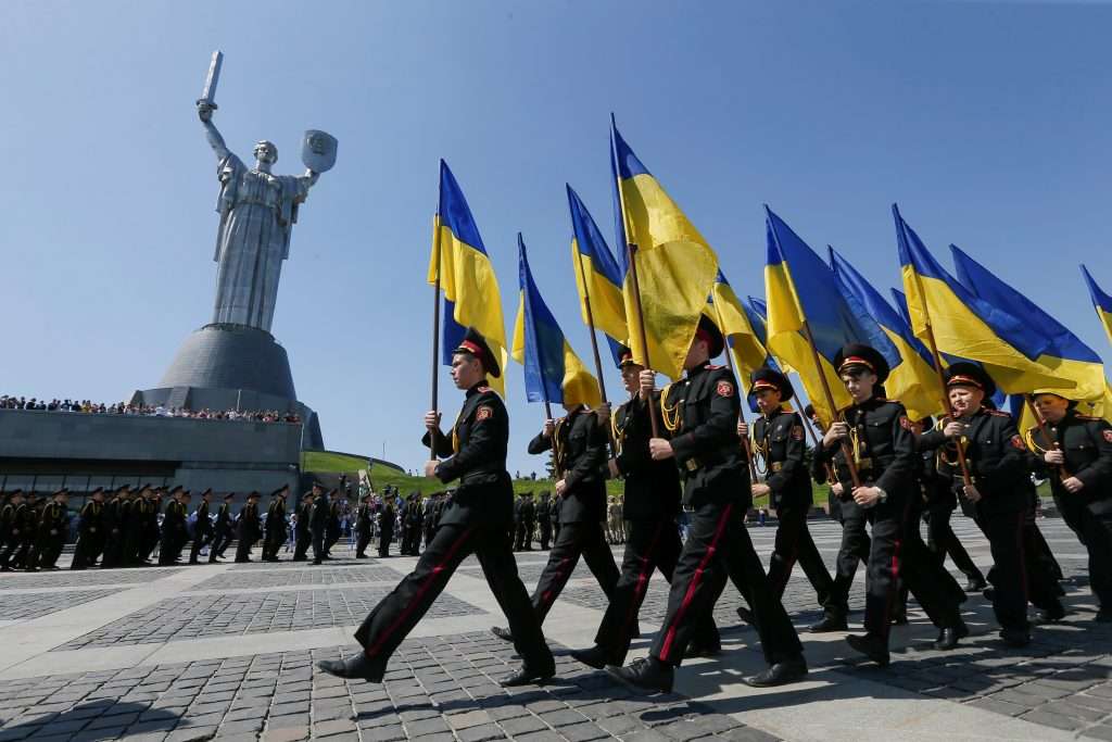Flamujt rusë e ukrainas të ndaluar në Berlin gjatë festimit të “Ditës së Fitores”