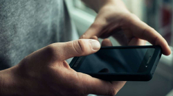 Gjakovari merr një telefon në një mobi-shop dhe largohet pa e paguar