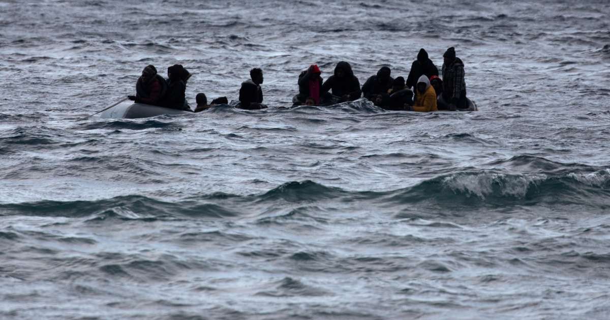 Varka me migrantë është fundosur në Greqi