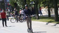Szunyog me biçikletë e Rama me trotinet për Ditën e Evropës [Foto]
