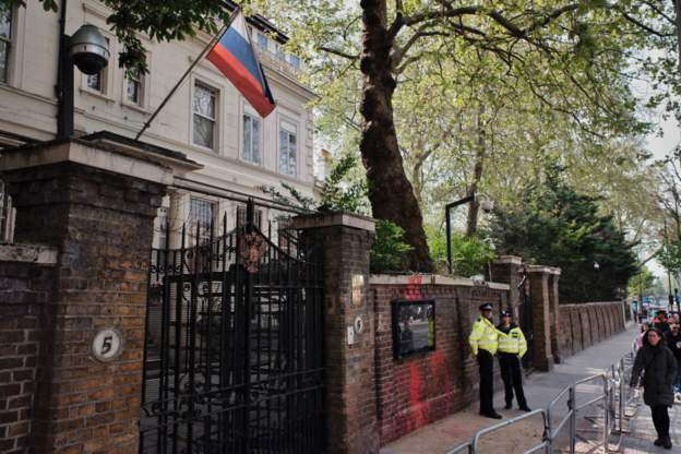 Rusia nuk planifikon t’i mbyllë ambasadat në Evropë