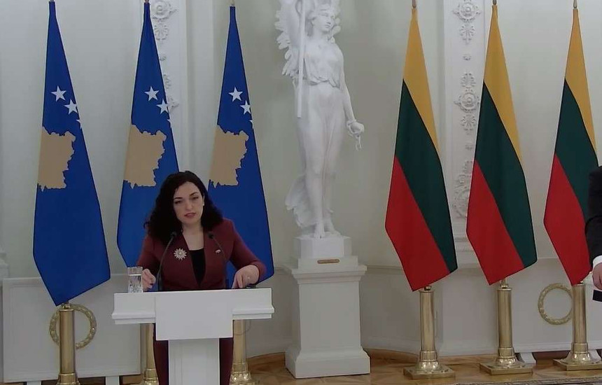 Vjosa Osmani në konferencë në Lituani
