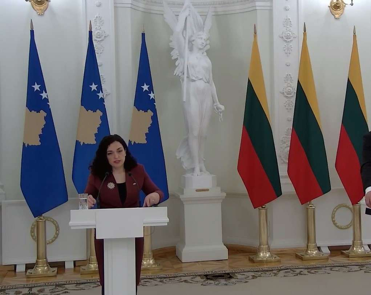Vjosa Osmani në konferencë në Lituani