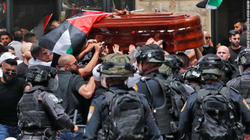 Policia izraelite rrah personat që po merrnin pjesë në funeralin e gazetares së vrarë