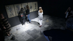 “Komploti i Tiranës” rikthen mashtrimin artistik, provokon sistemin