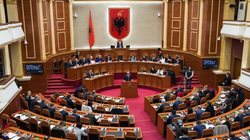 Kuvendi i Shqipërisë shqyrton draft-rezolutën për gjenocidin në Srebrenicë