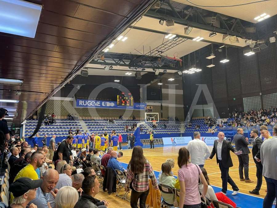 Në rrahjen mes tifozëve në ndeshjen Prishtina – Ylli, u lëndua rëndë një person